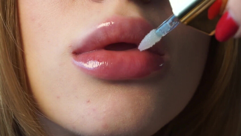 Babyheavanian - Lipstick Try on Close to Camera