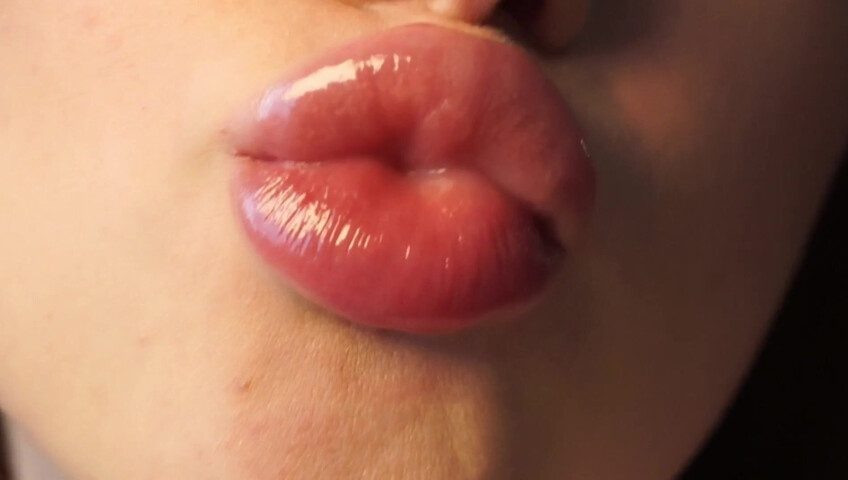 Babyheavanian - Lipstick Try on Close to Camera