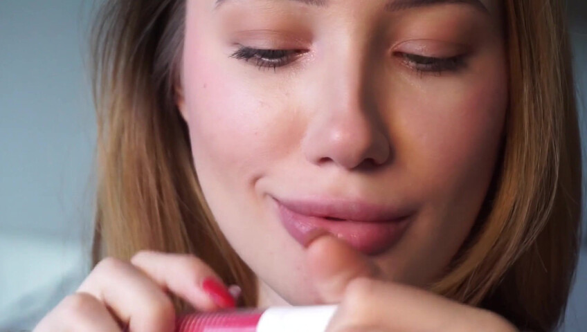 Babyheavanian - Lipstick Try on Close to Camera