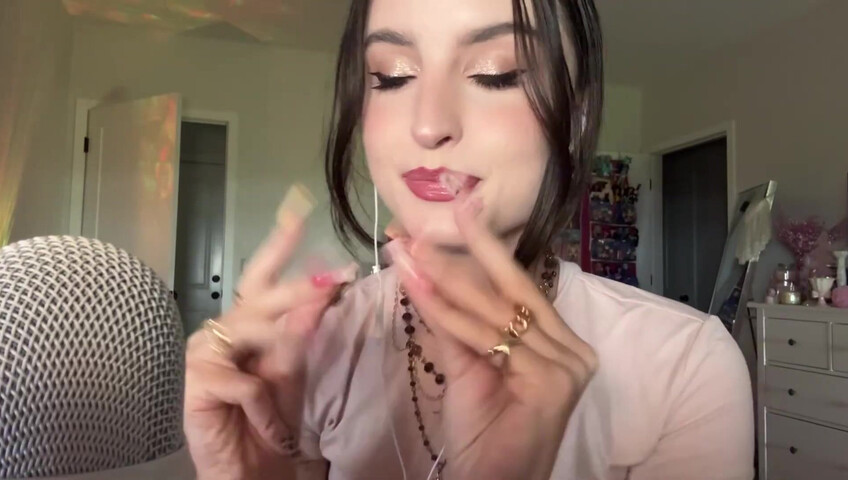 Beebee ASMR - XL Nail Tapping, Scratching, w⧸ Random Objects, Upclose Whisperi