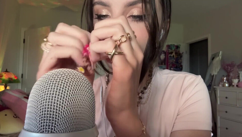 Beebee ASMR - XL Nail Tapping, Scratching, w⧸ Random Objects, Upclose Whisperi
