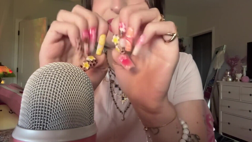 Beebee ASMR - XL Nail Tapping, Scratching, w⧸ Random Objects, Upclose Whisperi