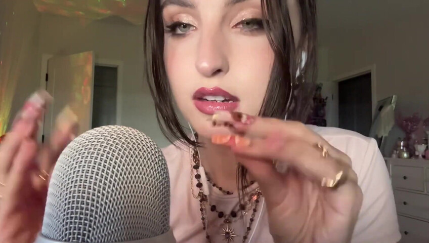 Beebee ASMR - XL Nail Tapping, Scratching, w⧸ Random Objects, Upclose Whisperi