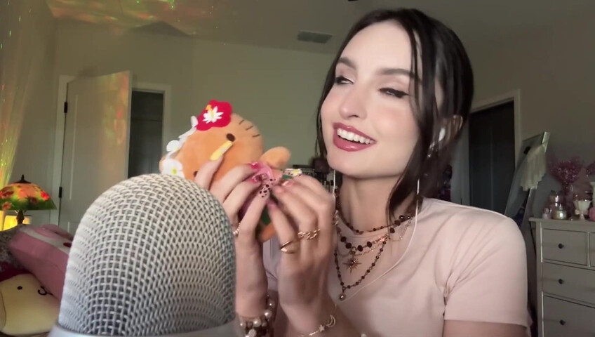 Beebee ASMR - XL Nail Tapping, Scratching, w⧸ Random Objects, Upclose Whisperi