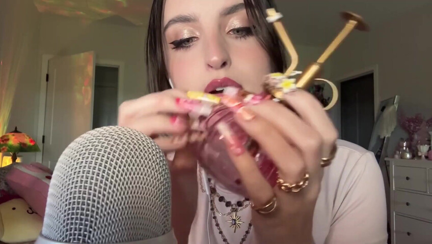 Beebee ASMR - XL Nail Tapping, Scratching, w⧸ Random Objects, Upclose Whisperi