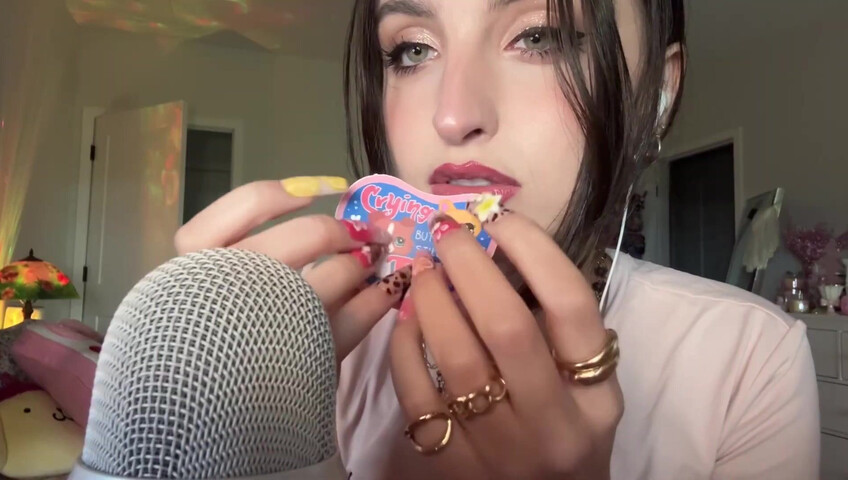 Beebee ASMR - XL Nail Tapping, Scratching, w⧸ Random Objects, Upclose Whisperi