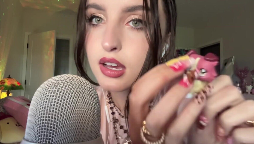 Beebee ASMR - XL Nail Tapping, Scratching, w⧸ Random Objects, Upclose Whisperi