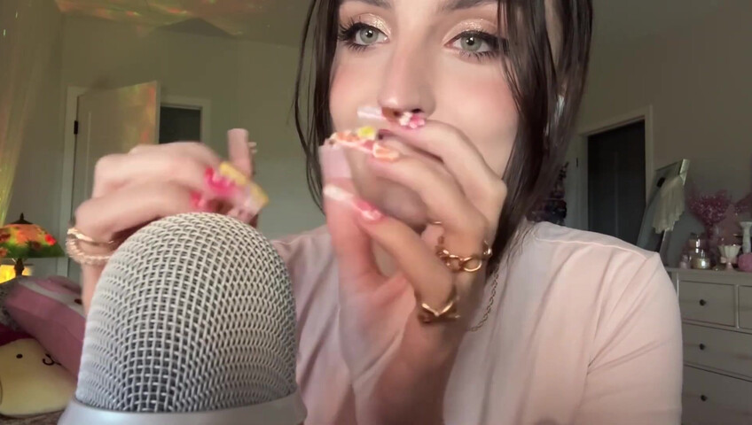 Beebee ASMR - XL Nail Tapping, Scratching, w⧸ Random Objects, Upclose Whisperi
