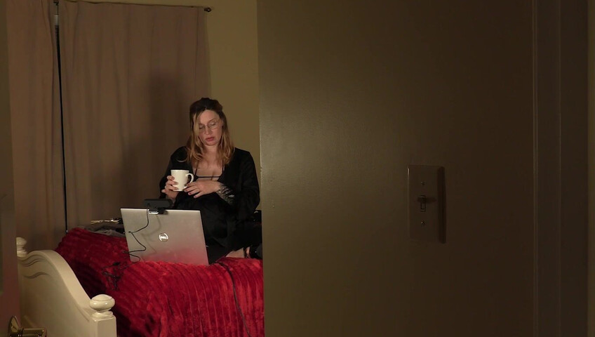 Bettie Bondage - 18 January 2025 - Pregnant Mom Caught Camming