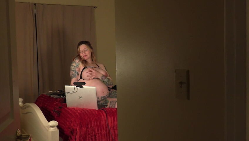 Bettie Bondage - 18 January 2025 - Pregnant Mom Caught Camming