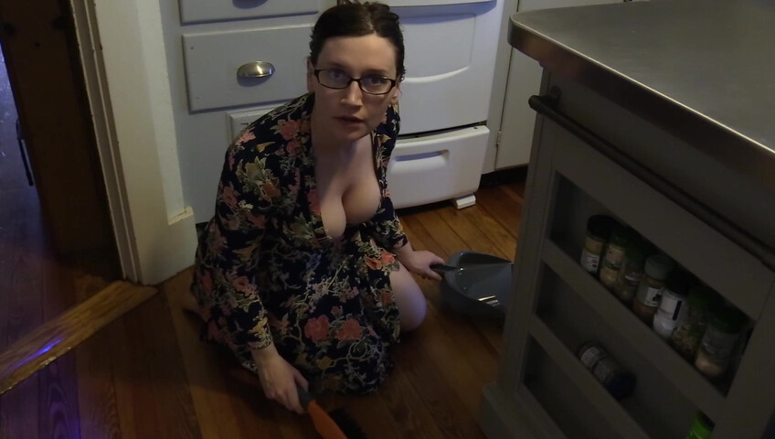 Bettie Bondage - A Hard Lesson With Mommy