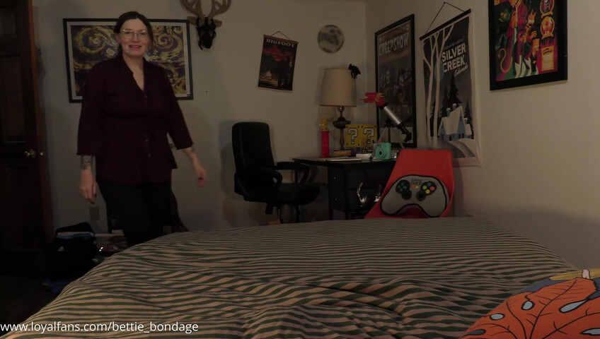 Bettie Bondage - The Haunted Halloween Necklace