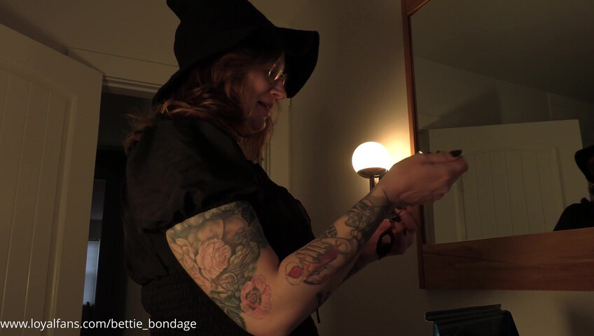 Bettie Bondage - The Haunted Halloween Necklace