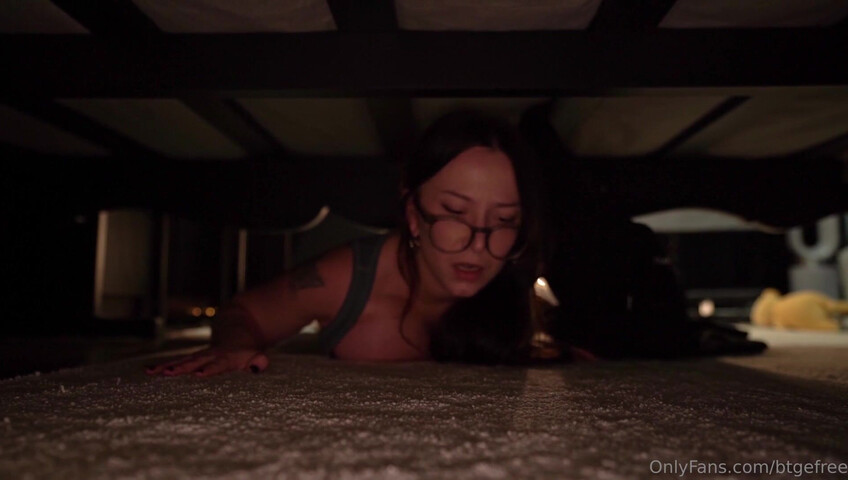 Bigtittygothegg - Get Stuck Under the Bed