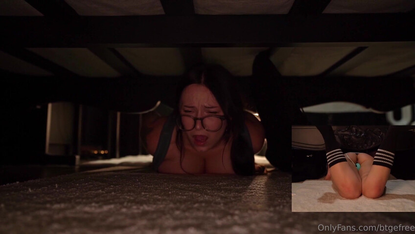 Bigtittygothegg - Get Stuck Under the Bed