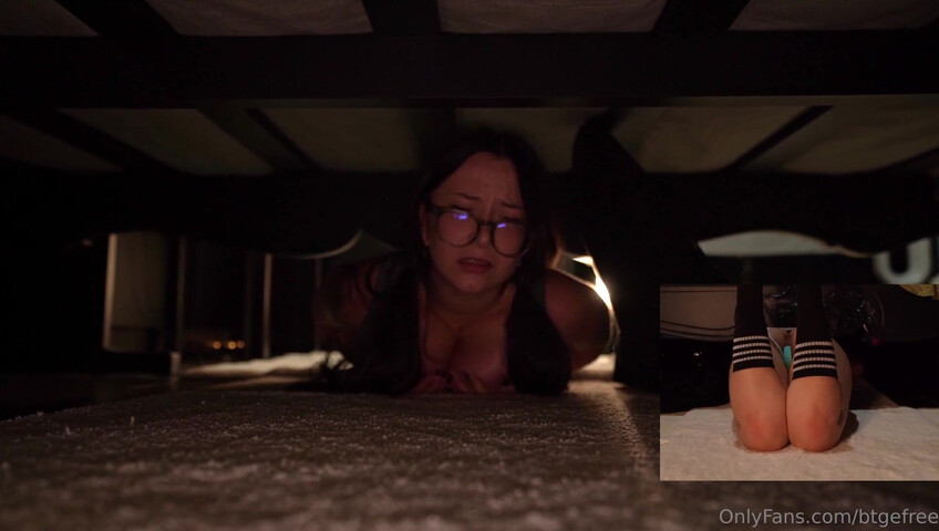 Bigtittygothegg - Get Stuck Under the Bed