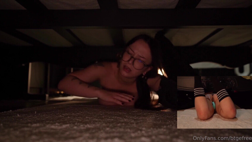 Bigtittygothegg - Get Stuck Under the Bed