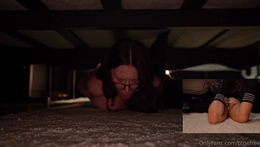 Bigtittygothegg - Get Stuck Under the Bed