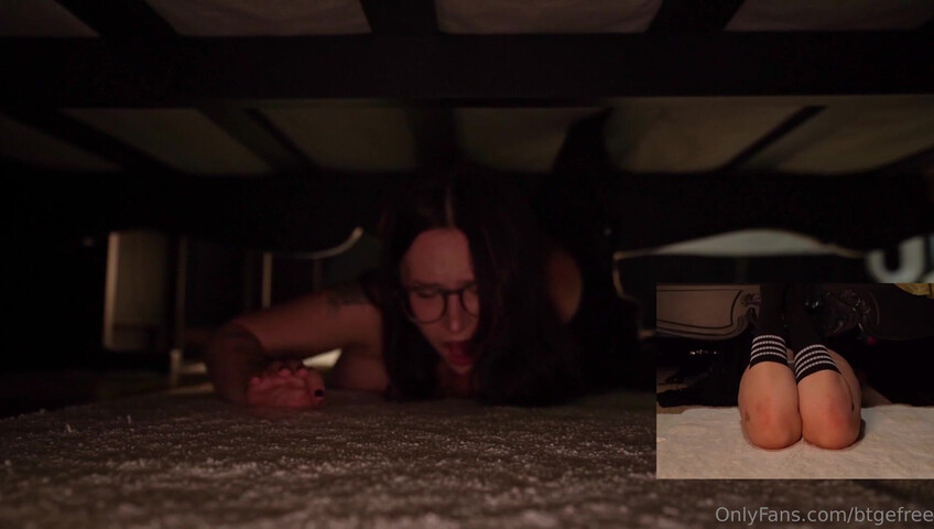 Bigtittygothegg - Get Stuck Under the Bed