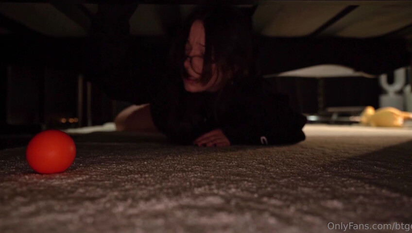 Bigtittygothegg - Get Stuck Under the Bed