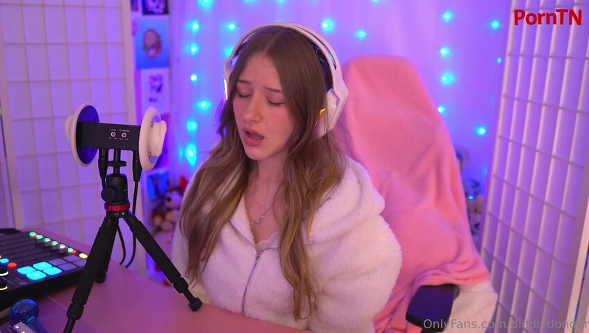 Diddly ASMR - 2 July 2025 - Accidentally Caught Stroking My Cock On Livestream