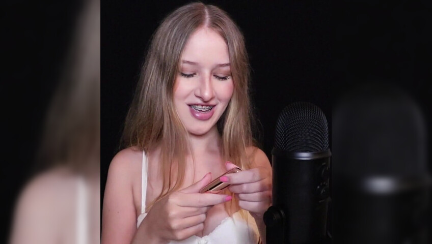 Diddly ASMR - 30 April 2021 - Vibrator sounds right up in the mic