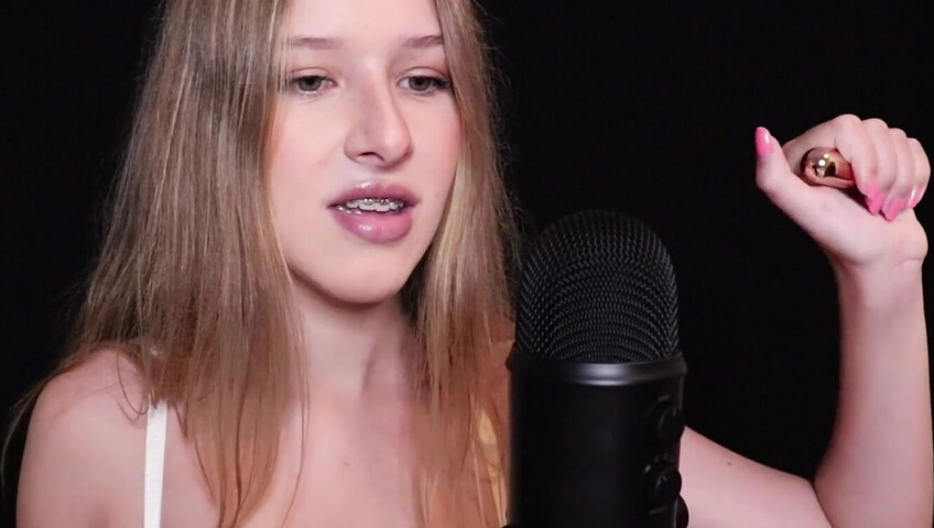 Diddly ASMR - 30 April 2021 - Vibrator sounds right up in the mic