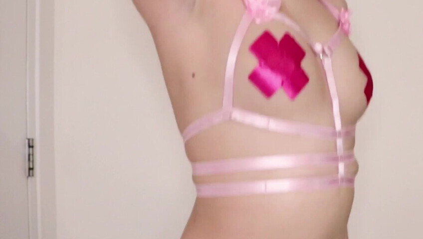 Diddly ASMR - 30 November 2020 - Slo mo jumping video - titty & booty bouncing