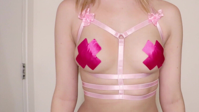 Diddly ASMR - 30 November 2020 - Slo mo jumping video - titty & booty bouncing