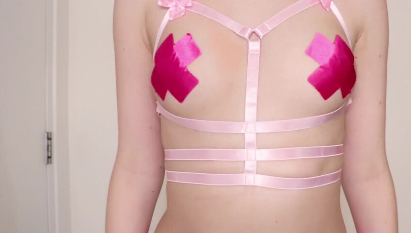 Diddly ASMR - 30 November 2020 - Slo mo jumping video - titty & booty bouncing