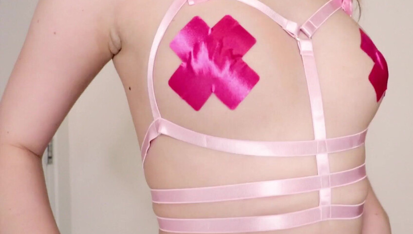 Diddly ASMR - 30 November 2020 - Slo mo jumping video - titty & booty bouncing