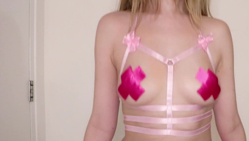 Diddly ASMR - 30 November 2020 - Slo mo jumping video - titty & booty bouncing