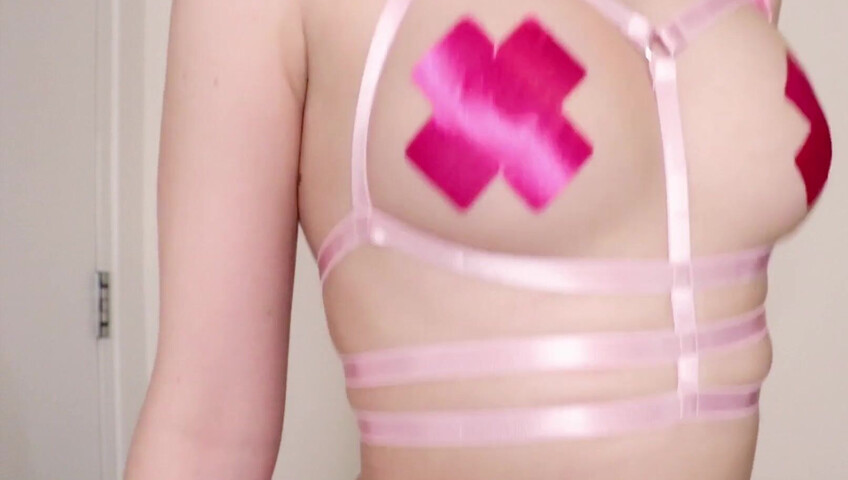 Diddly ASMR - 30 November 2020 - Slo mo jumping video - titty & booty bouncing