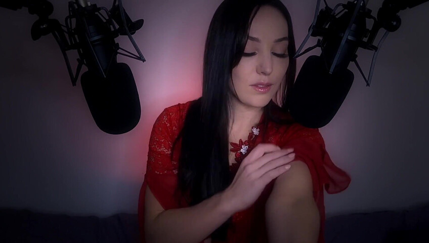 [ASMR] Girlfriend Makes You Have Sweet Dreams ❤️ (Sweet Nothings & Skin Tracing)