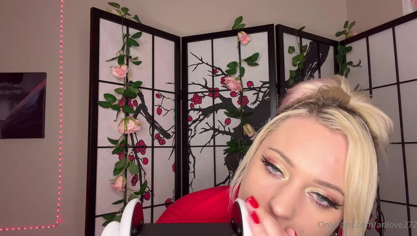 arilove272 - Ear Eating While Showing Boobs and Pussy