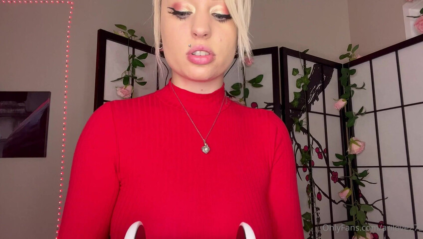 arilove272 - Ear Eating While Showing Boobs and Pussy