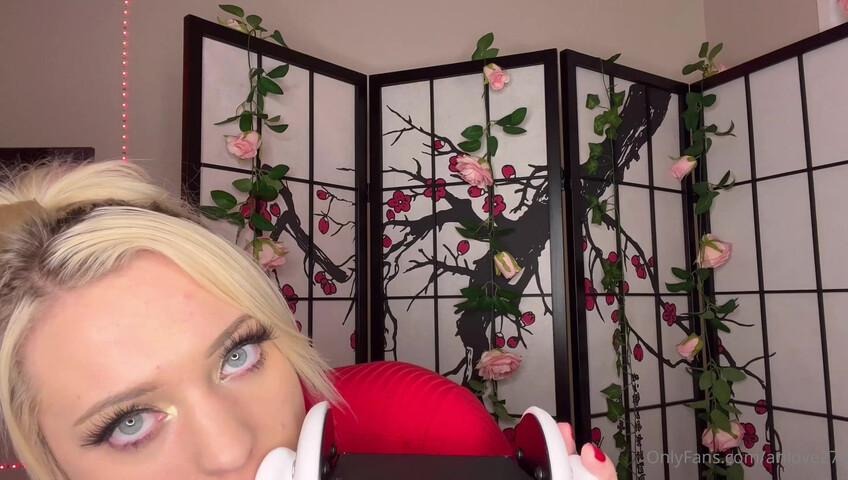 arilove272 - Ear Eating While Showing Boobs and Pussy