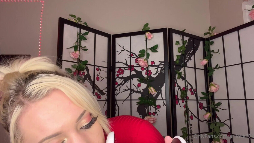 arilove272 - Ear Eating While Showing Boobs and Pussy