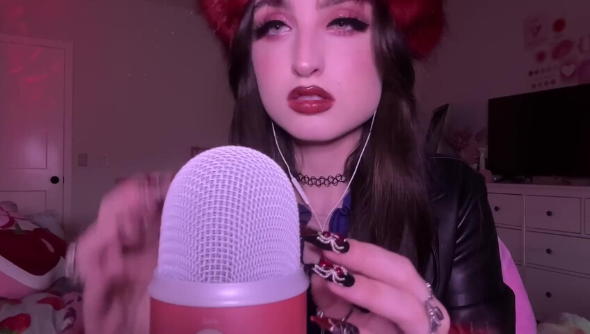 beebee ASMR - Intense Bare Mic Scratching - Mouth Sounds