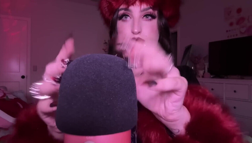 beebee ASMR - Intense Bare Mic Scratching - Mouth Sounds