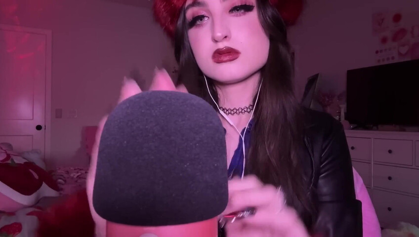beebee ASMR - Intense Bare Mic Scratching - Mouth Sounds