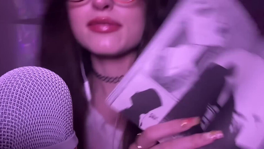 beebee ASMR - Manga Gripping, Tapping, Upclose Whispering