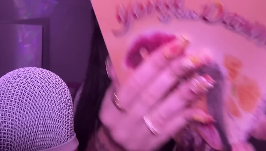 beebee ASMR - Manga Gripping, Tapping, Upclose Whispering