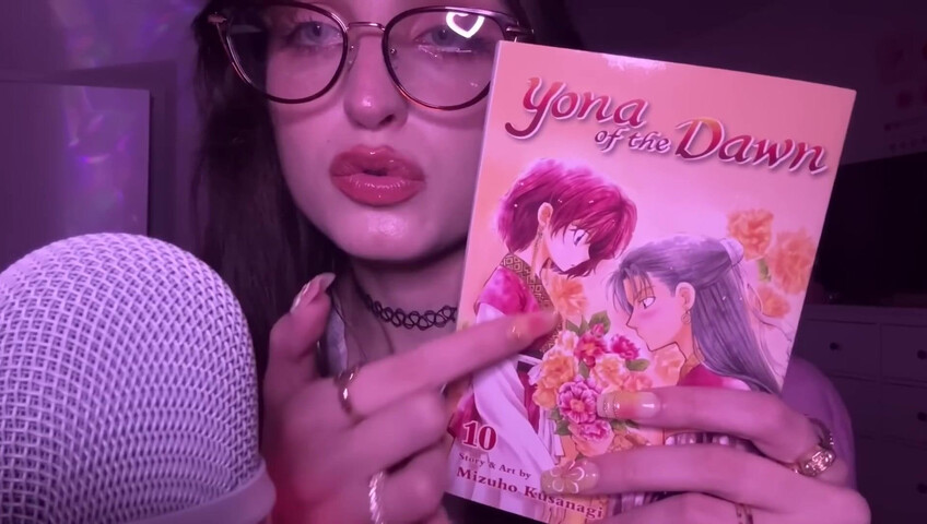 beebee ASMR - Manga Gripping, Tapping, Upclose Whispering