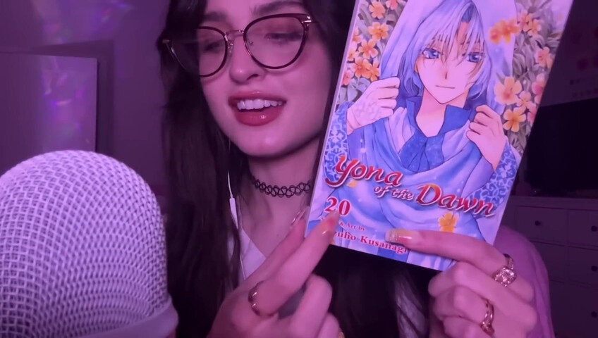 beebee ASMR - Manga Gripping, Tapping, Upclose Whispering