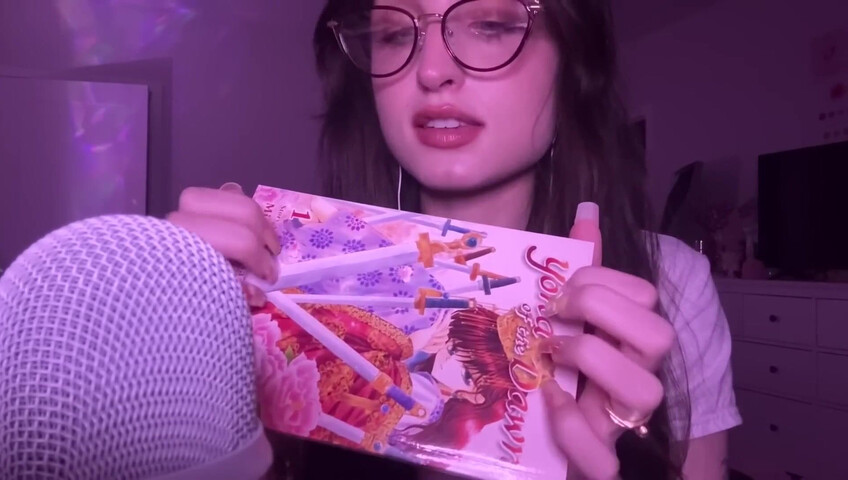 beebee ASMR - Manga Gripping, Tapping, Upclose Whispering