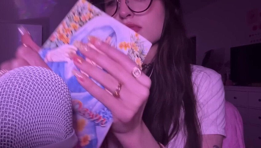 beebee ASMR - Manga Gripping, Tapping, Upclose Whispering