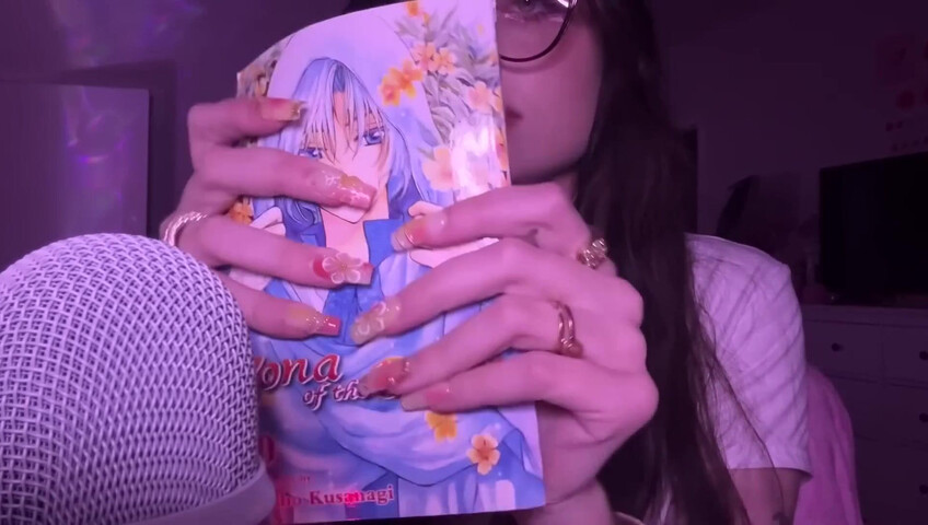 beebee ASMR - Manga Gripping, Tapping, Upclose Whispering
