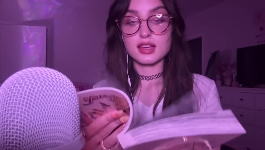 beebee ASMR - Manga Gripping, Tapping, Upclose Whispering