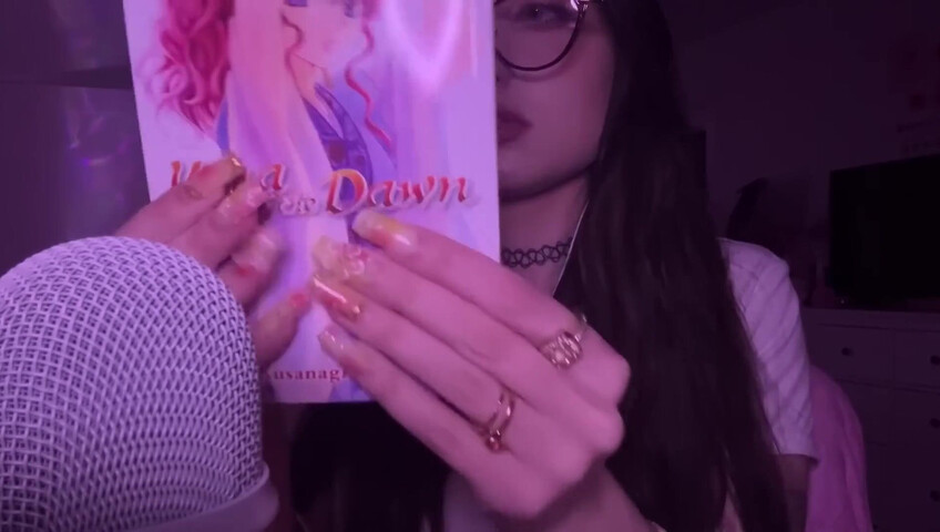 beebee ASMR - Manga Gripping, Tapping, Upclose Whispering